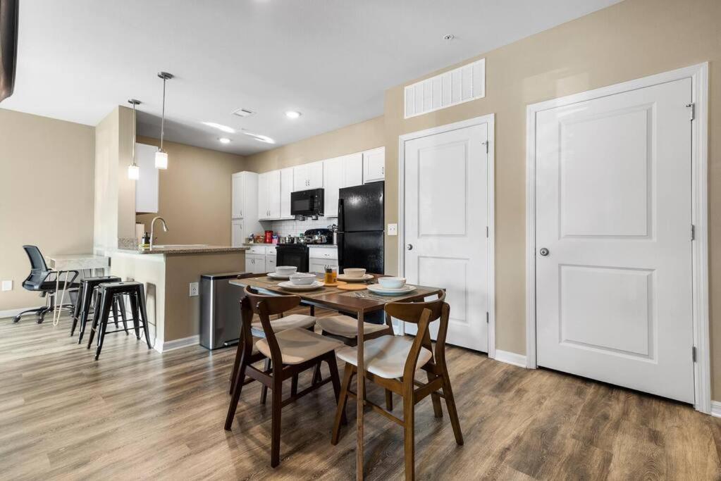 Elegant 1Br/1Ba Condo With Pool, Gym And Laundry Melbourne Exterior photo