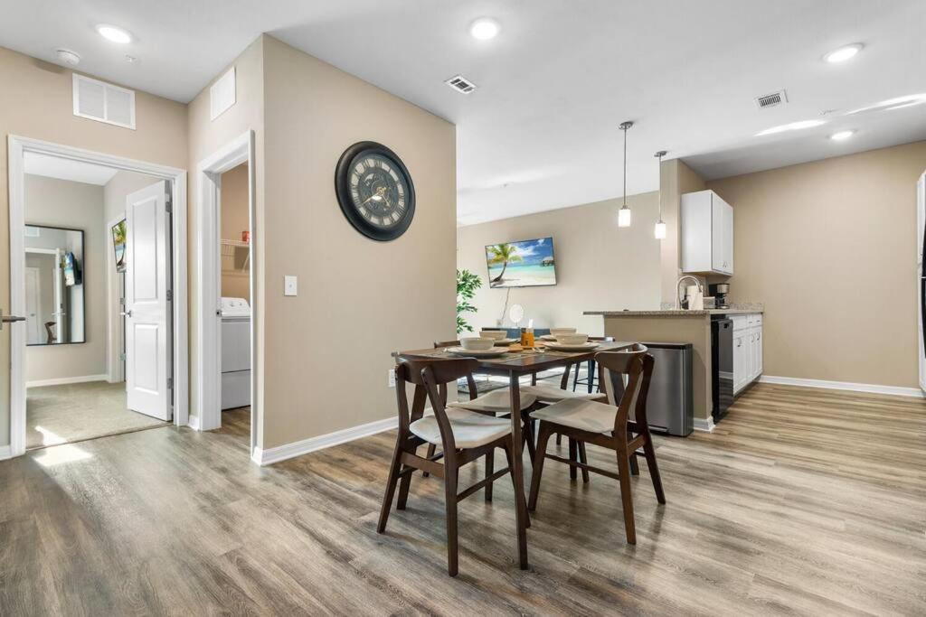 Elegant 1Br/1Ba Condo With Pool, Gym And Laundry Melbourne Exterior photo