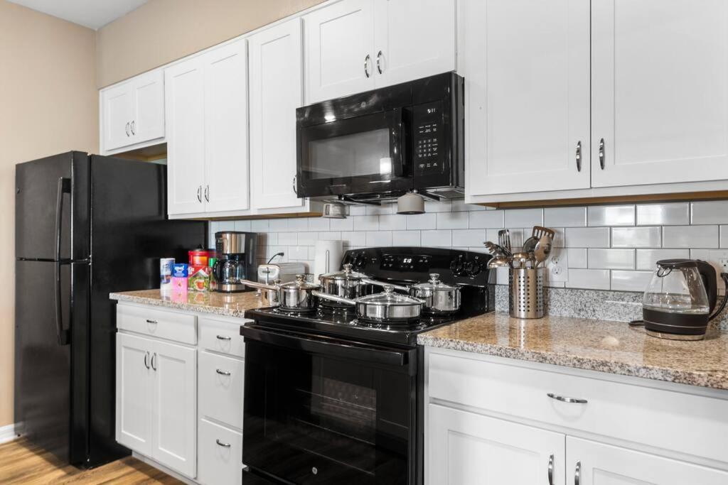 Elegant 1Br/1Ba Condo With Pool, Gym And Laundry Melbourne Exterior photo